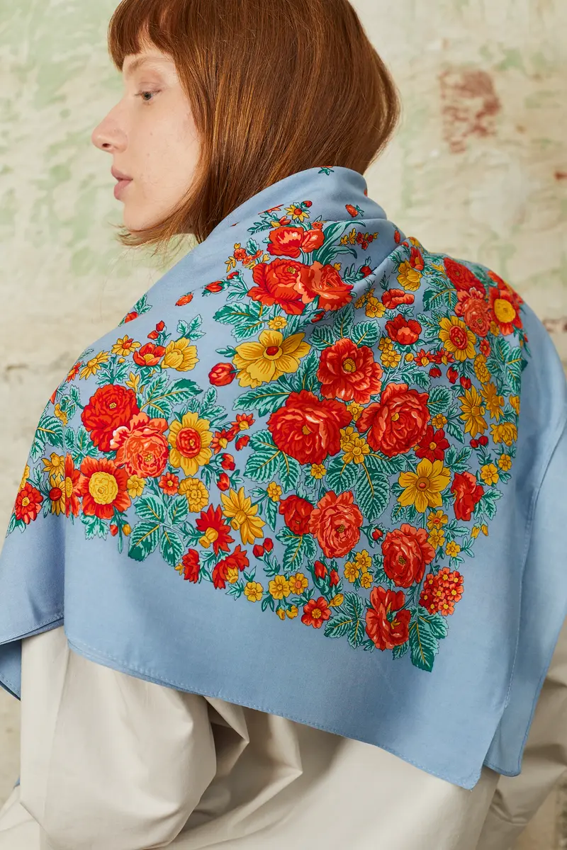Pañuelo portugués flores azul