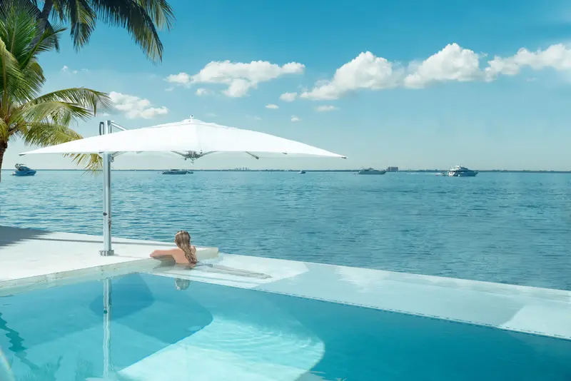 Parasol Bay Master M1 Swim Under Cantilever