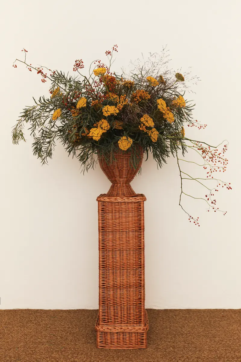 Pedestal cuadrado de mimbre natural