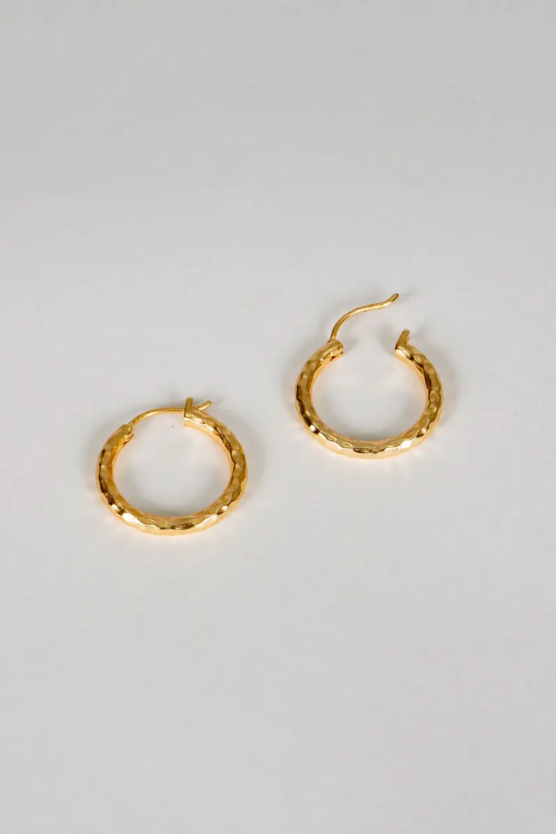 Pendientes Dorados Con Diseño De Aros Martillados