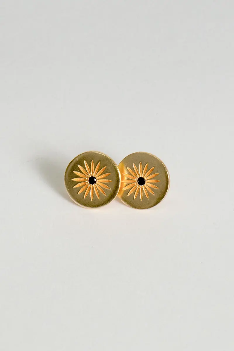 Pendientes Dorados Redondos Con Diseño De Sol Y Circonita Negra