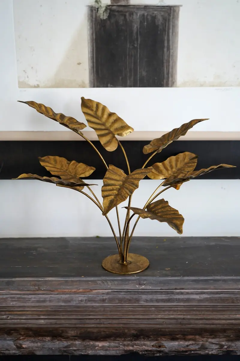 Planta Decorativa De Metal Dorada