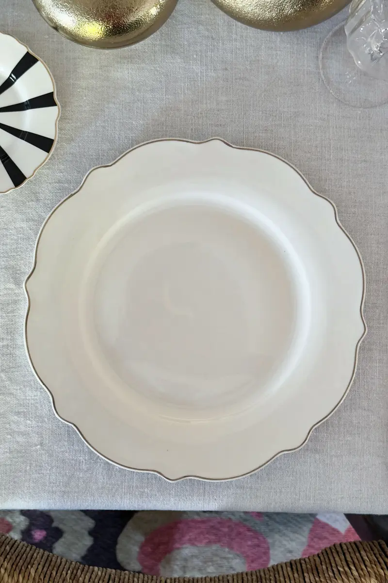 Plato Llano Blanco Con Filo Dorado