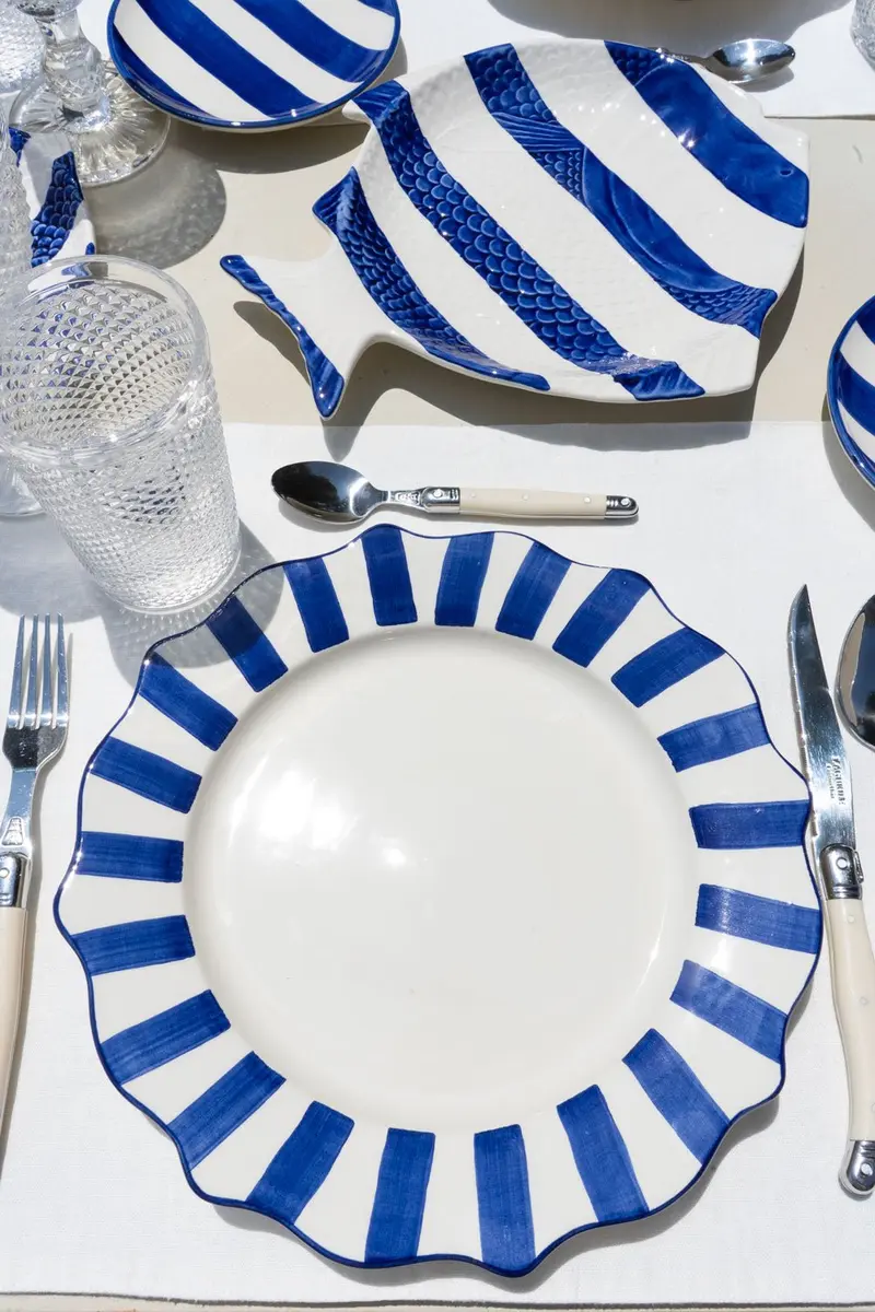 Plato Llano De Cerámica Con Diseño De Rayas Azules