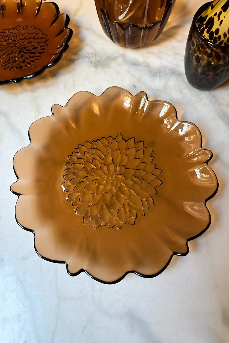 Plato Llano De Cristal Con Diseño De Flor Irregular Ámbar