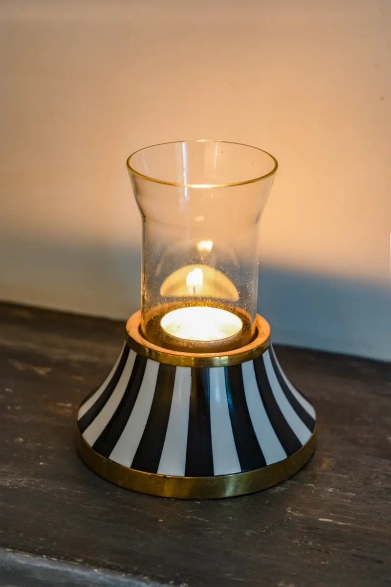 Portavelas De Resina Con Diseño De Rayas Blancas Y Negras Bajo Grande