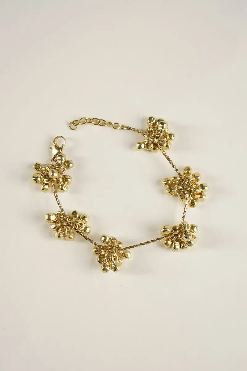 Pulsera Dorada Con Diseño De Borlones