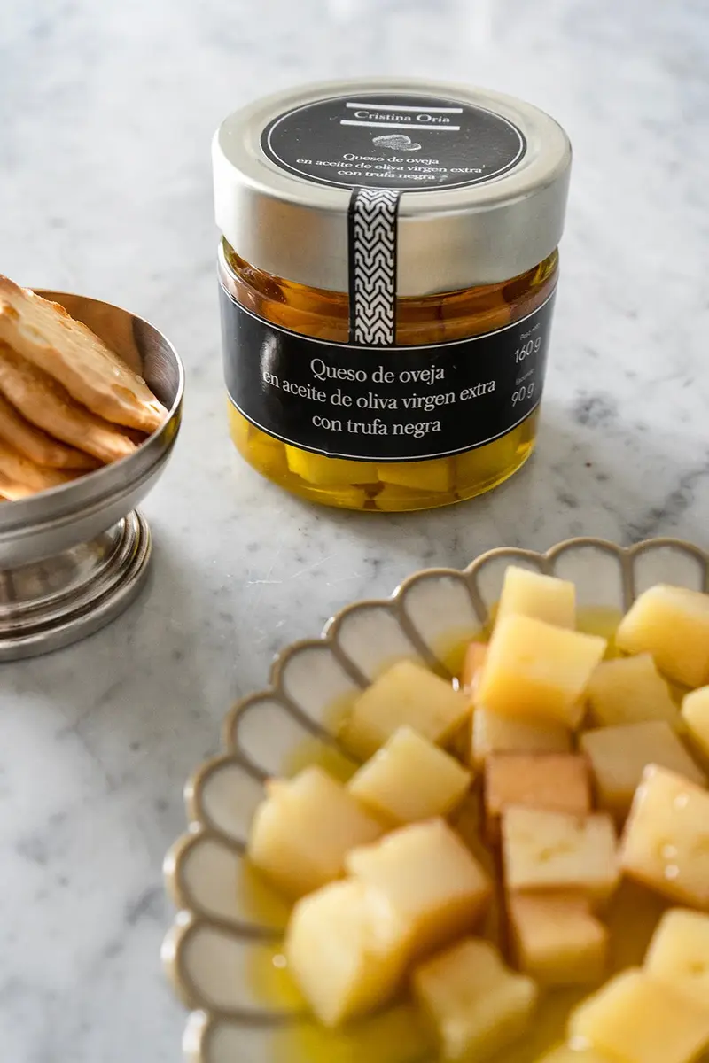 Queso De Oveja En Aceite De Oliva Virgen Extra Con Trufa Negra 160G