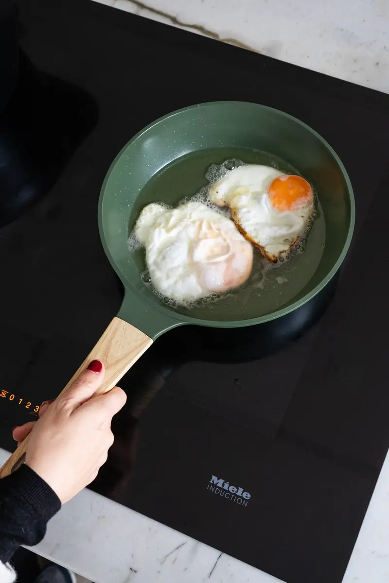 Sartén Verde Con Mango De Madera Mediana