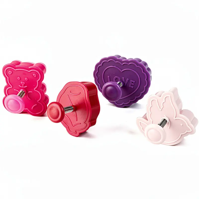 SET 4 CORTADORES CON EXPULSOR LOVE