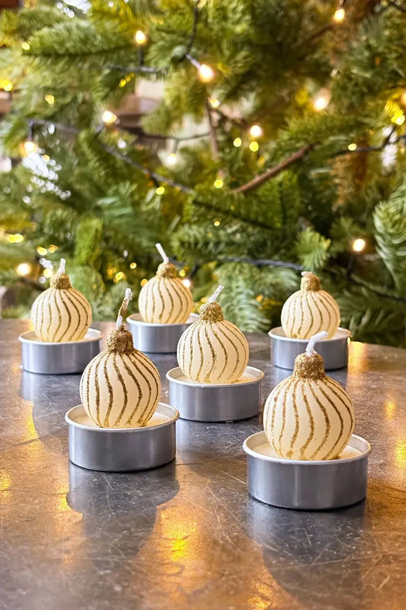 Set 6 Velas Con Diseño De Adorno De Navidad Dorado