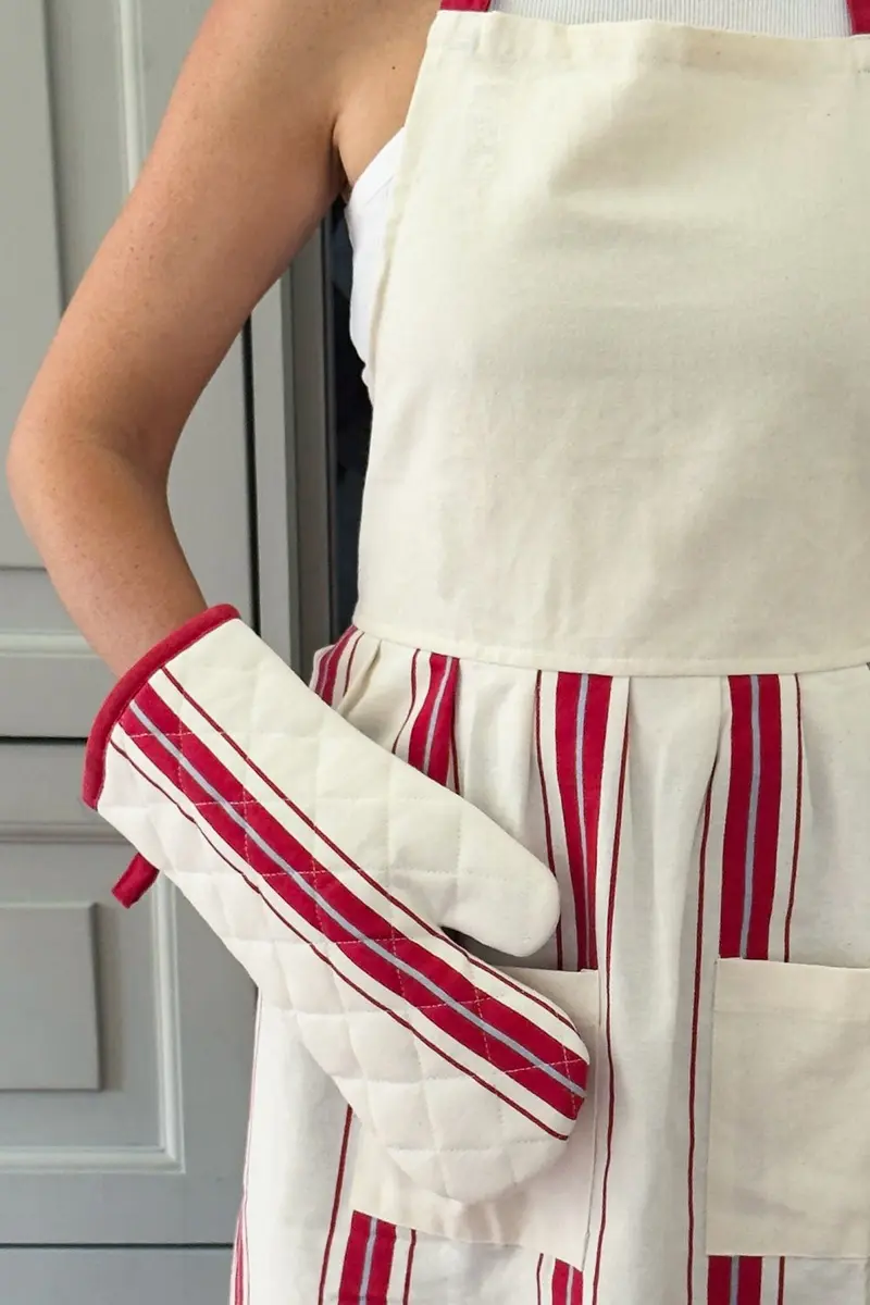 Set Delantal & Manopla Cocotte Rayas Rojas