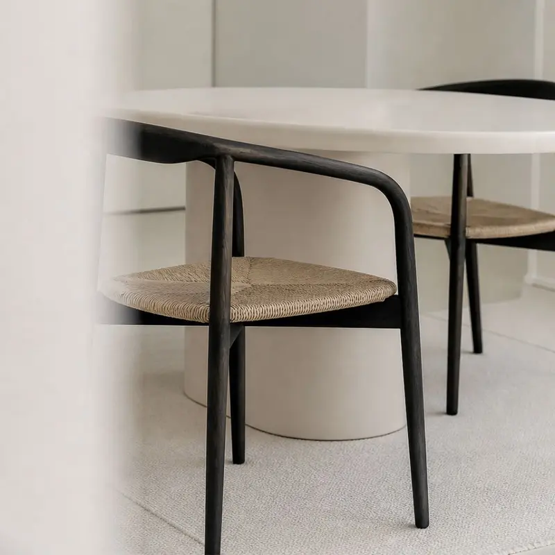 Silla de comedor Ely - Madera Smoke - Asiento rectangular tejido