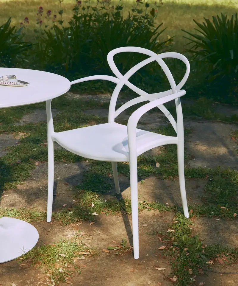 Silla de Polipropileno con Reposabrazos Maestro Arms