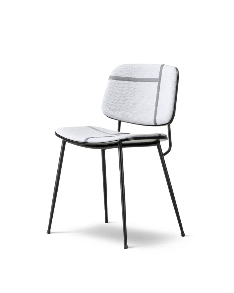 Silla Søborg Base Metal con frente tapizado