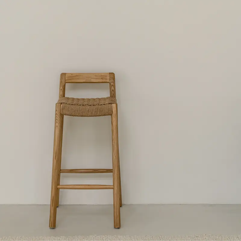 Taburete Nulla - Altura del asiento 65 cm - Color roble - Madera de fresno - Asiento tejido