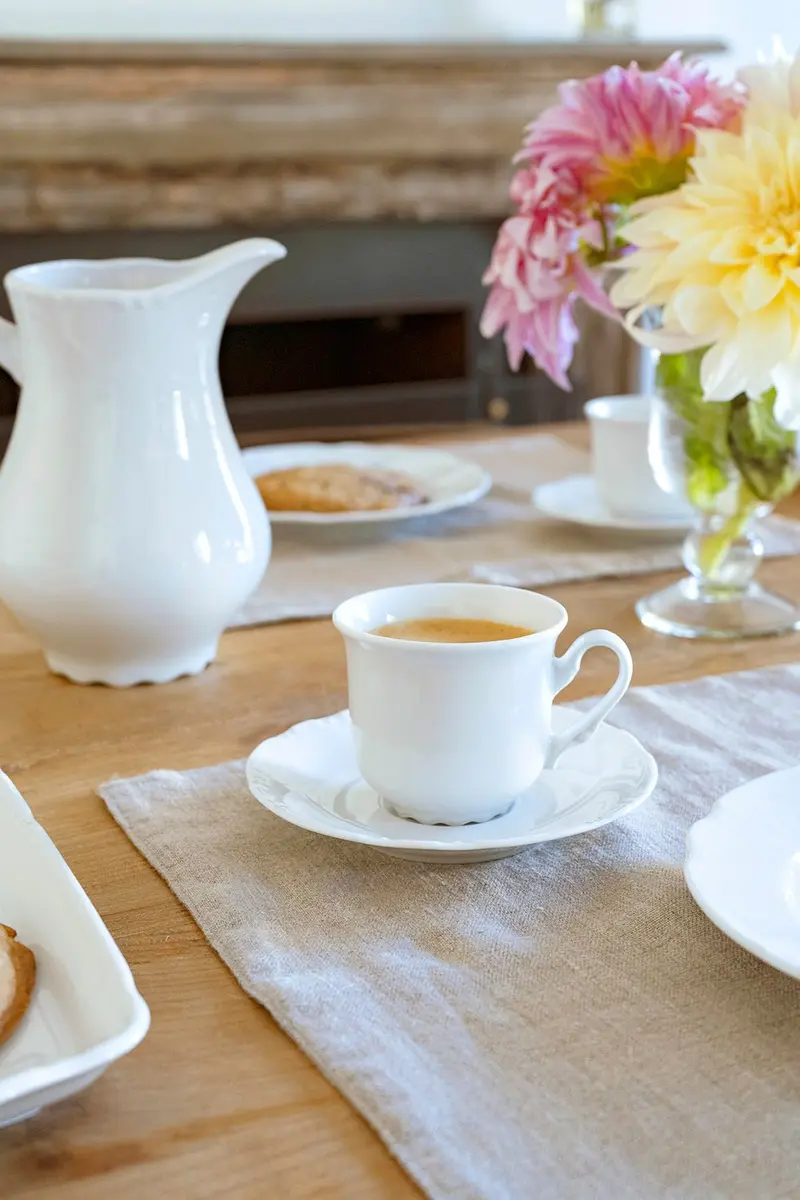 Taza Y Plato Blancos Con Relieve Co