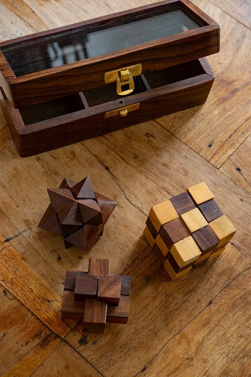 Tres Juegos De Ingenio En Caja De Madera