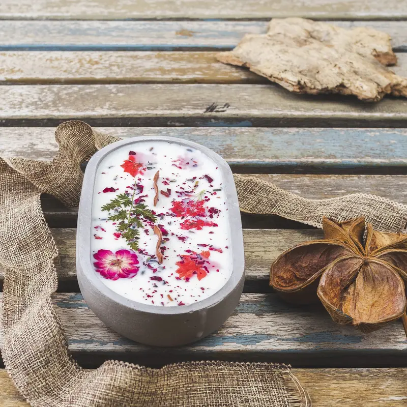 Vela Aromatica en Cuenco de Cemento Ovalado con Mecha Ondulada