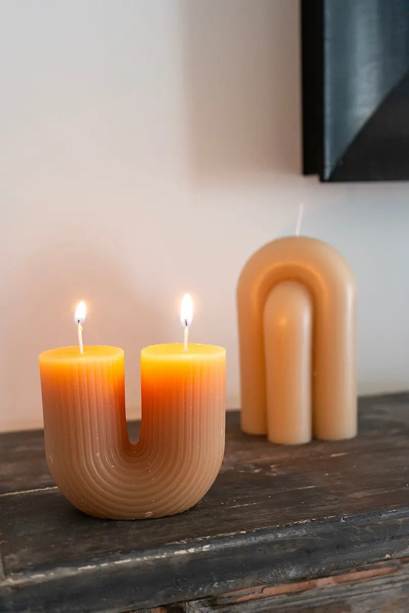 Vela Doble Con Relieve En Forma De "U"
